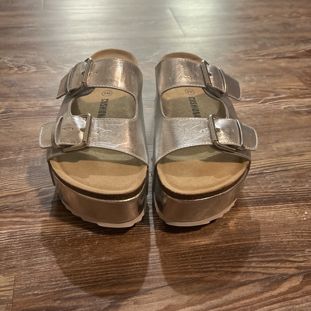 Cushionaire Guru Platform Sandal
